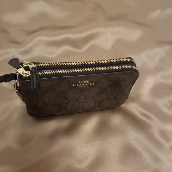 Coach wristlet - Picture 2 of 3